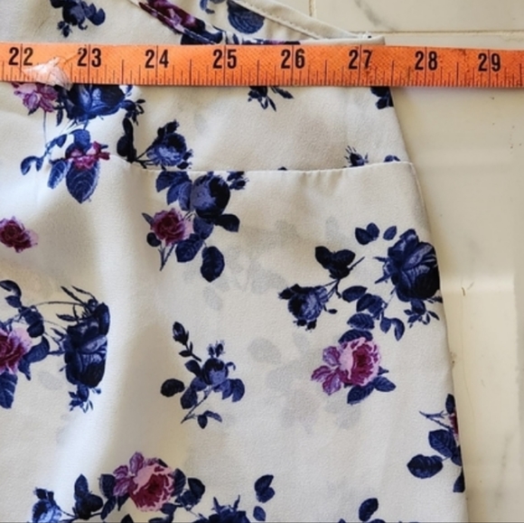 Torrid EUC Size 4 White Blue Floral Lace Trim Flowy Tank Top - Picture 10 of 15